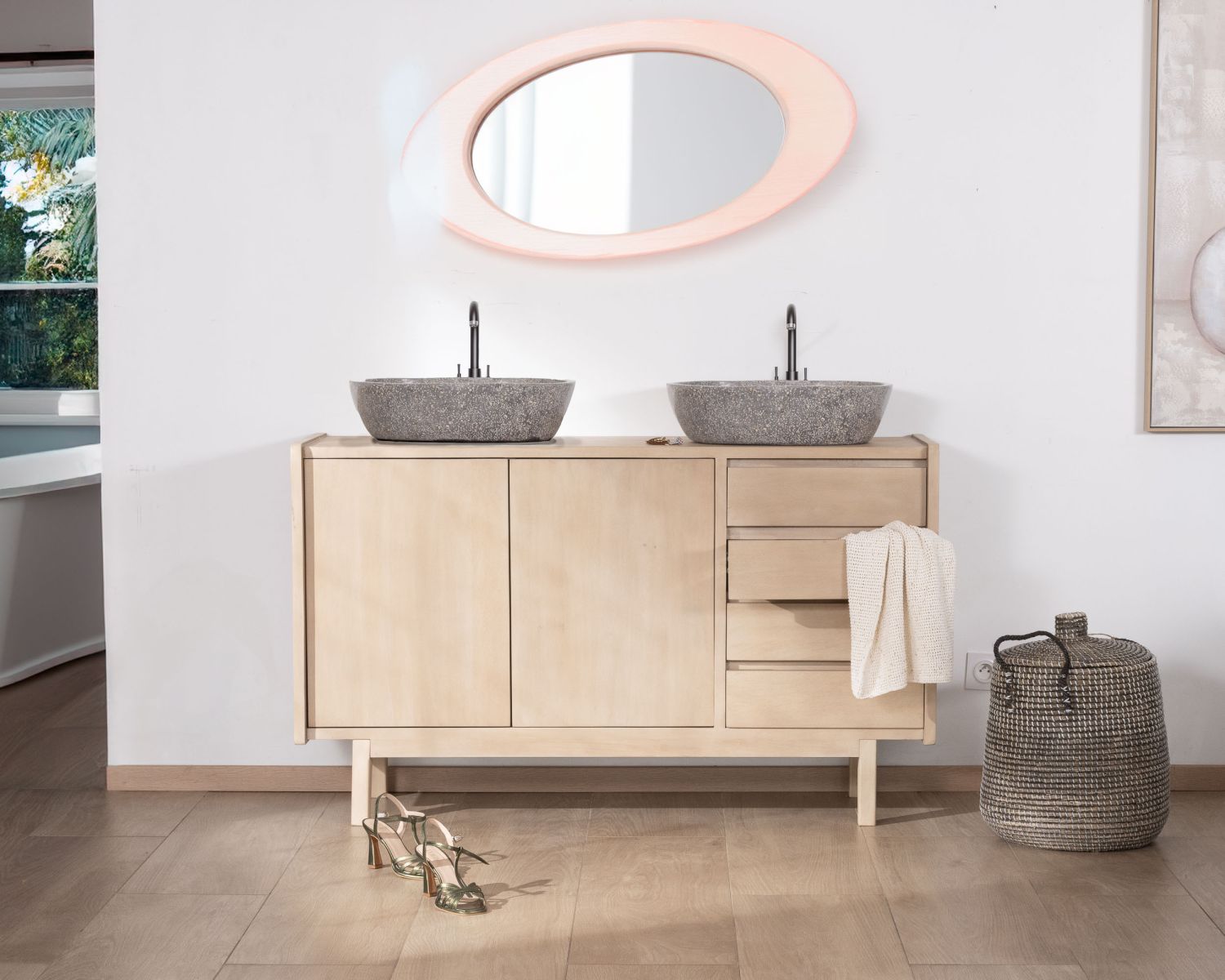 Meuble sous vasque 140 cm en manguier blanchi avec portes et tiroirs "Kahiko"