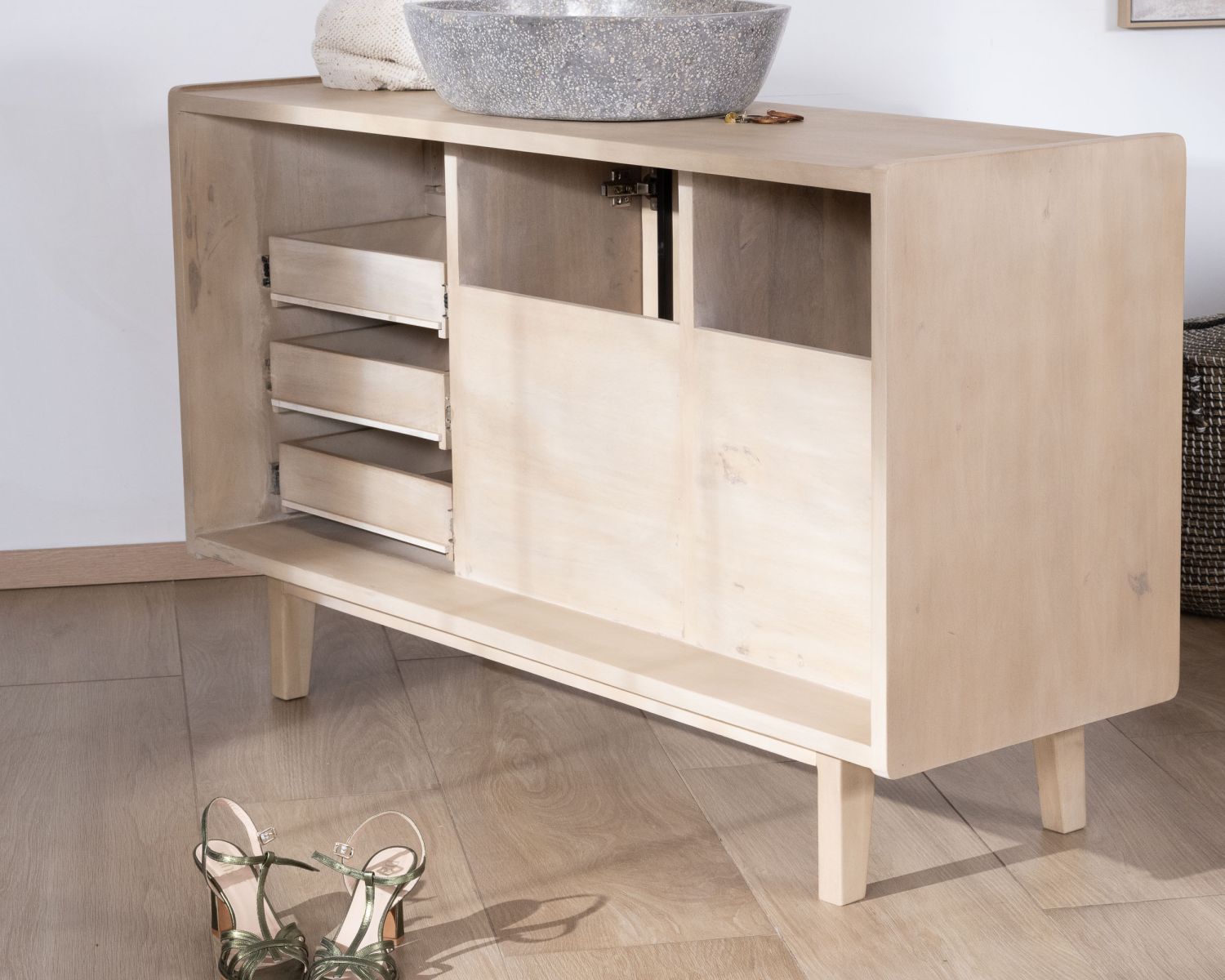 Meuble sous vasque 140 cm en manguier blanchi avec portes et tiroirs "Kahiko"