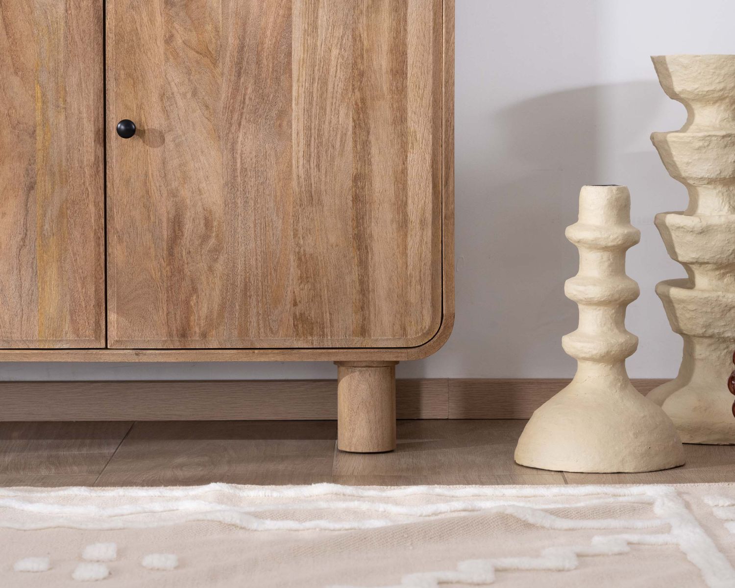 Buffet 140 cm style pop en manguier "Plume" 3 portes