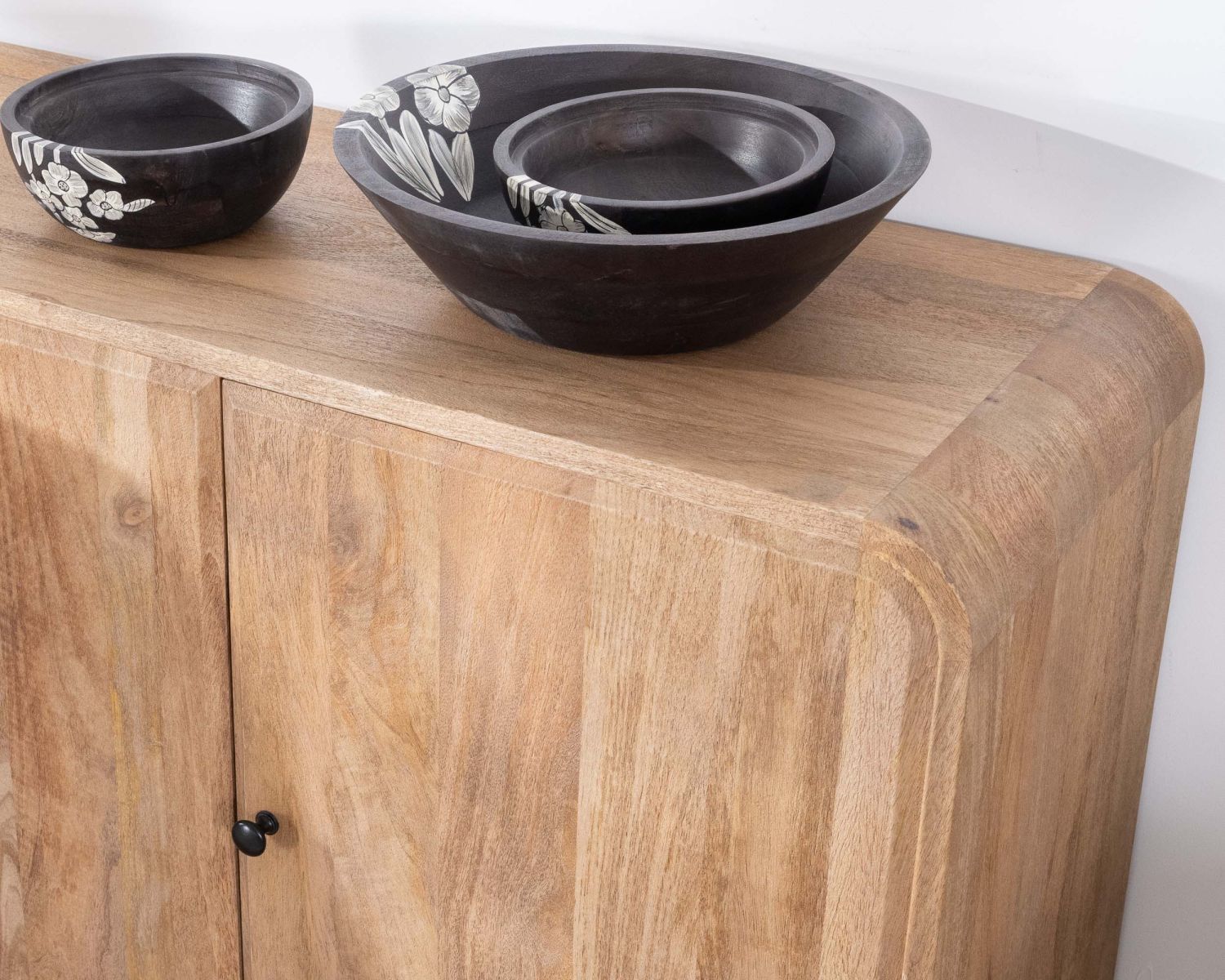 Buffet 140 cm style pop en manguier "Plume" 3 portes