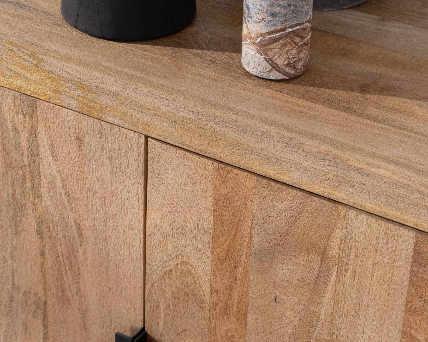 Enfilade 4 portes en manguier massif et poignée métal "Vikka"