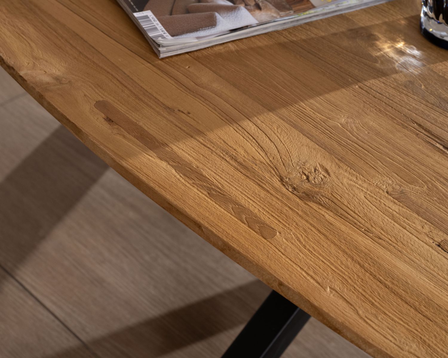 Table basse forme bateau en teck naturel "Bahia" pieds mikado métal