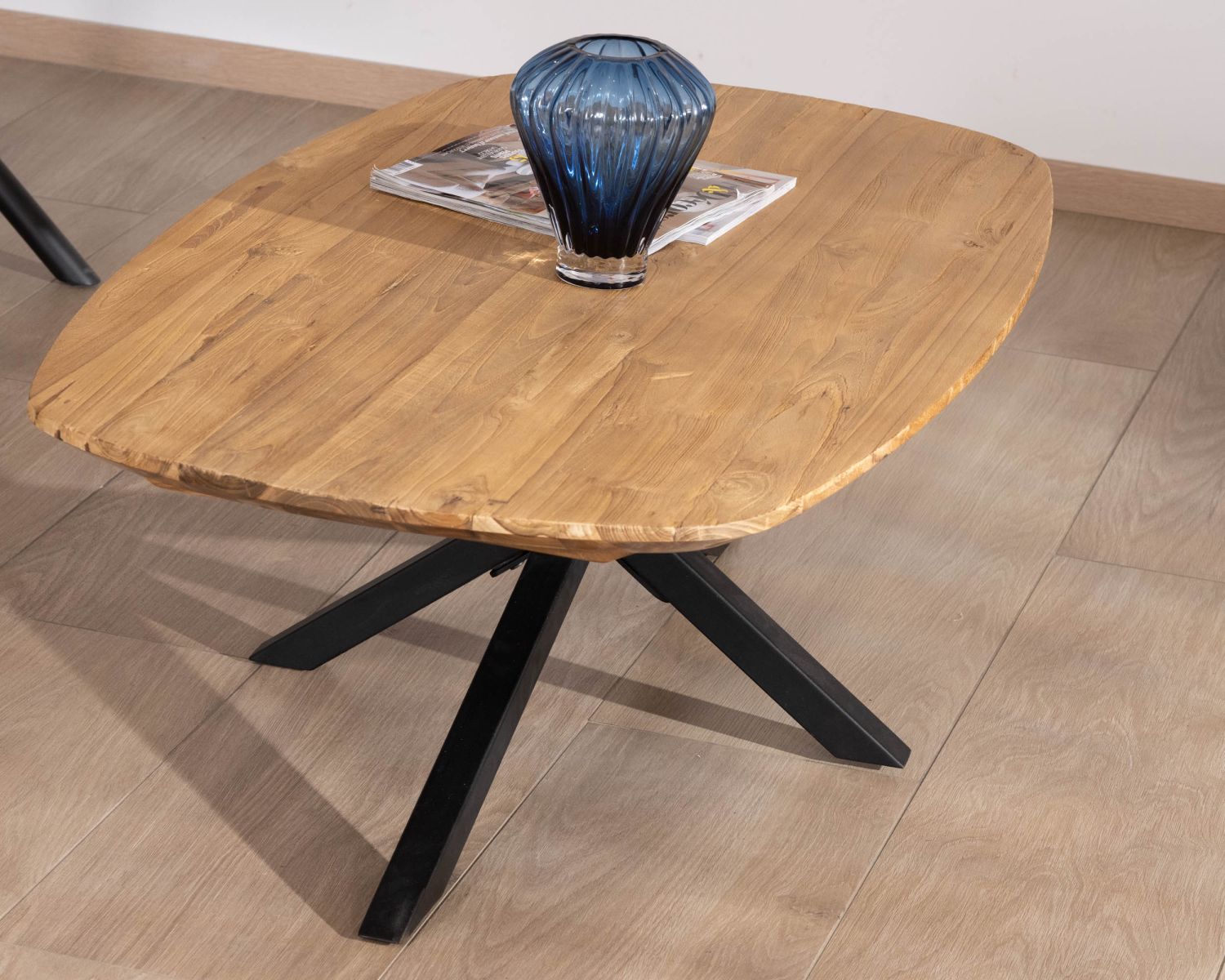 Table basse forme bateau en teck naturel "Bahia" pieds mikado métal