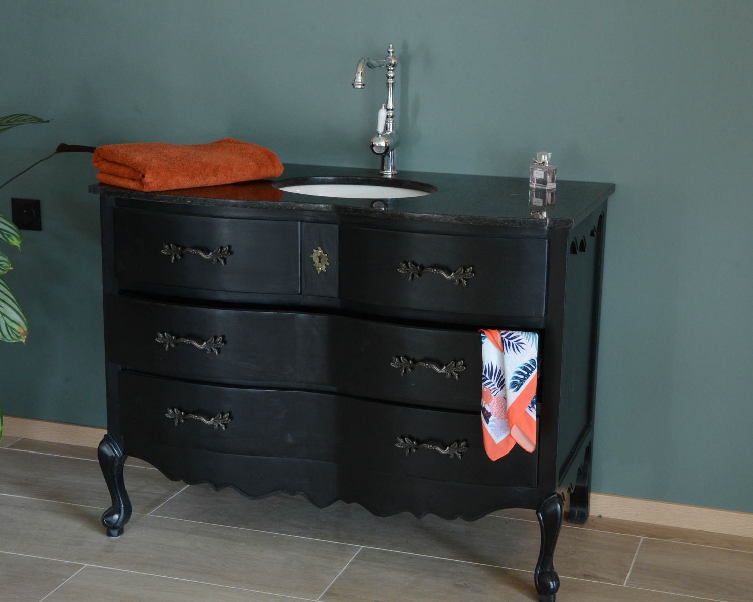 Meuble salle de bain en manguier noir et pierre tiroirs rétro style commode 