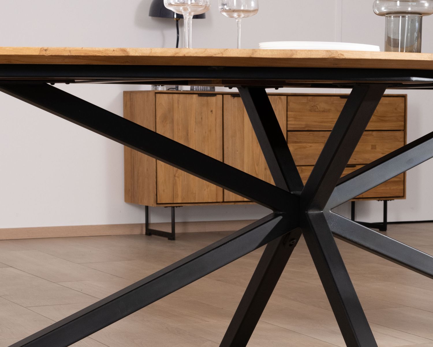 Table à manger XXL 280 cm en teck recyclé et pieds mikado "Bahia" forme bateau