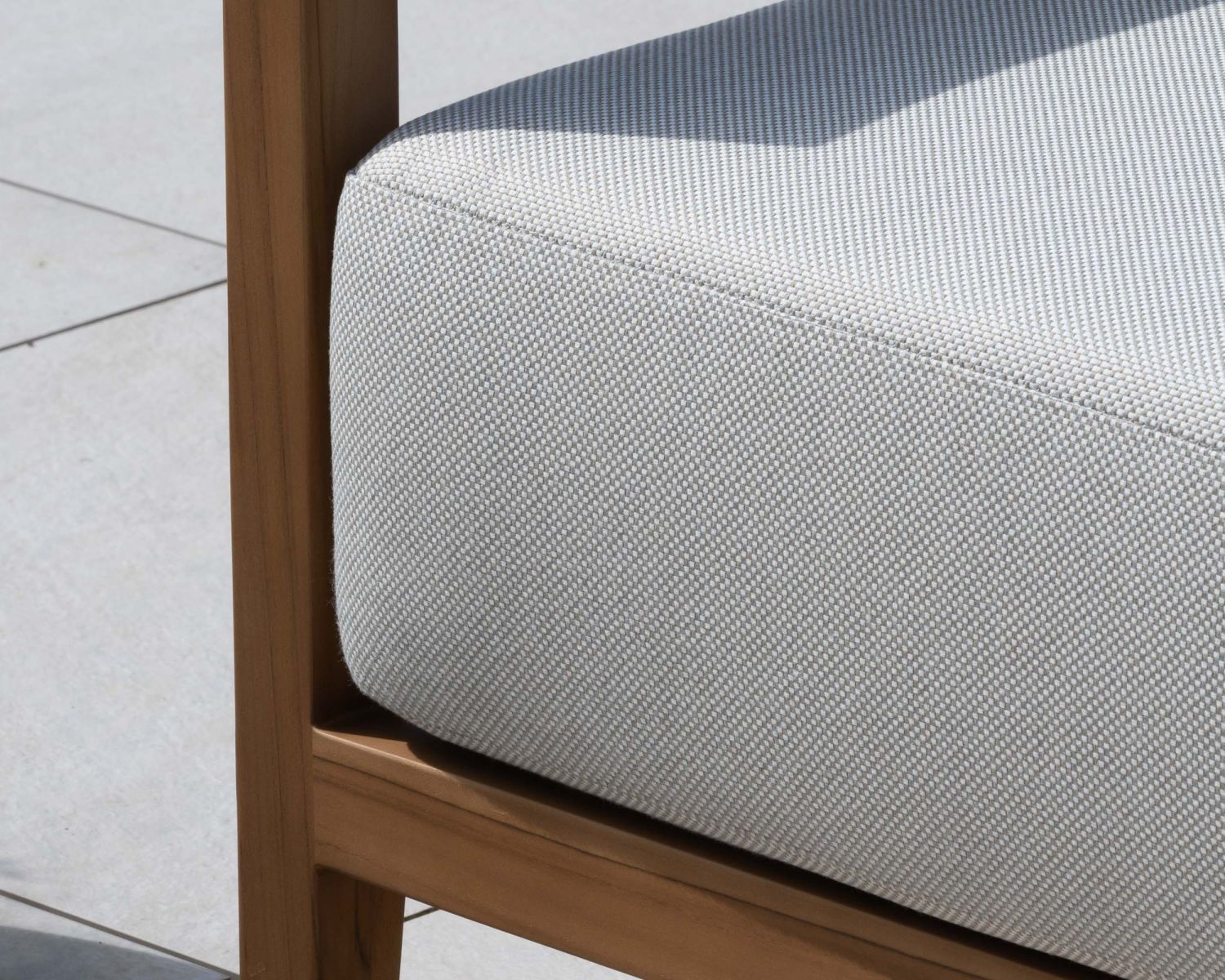 Salon de jardin teck naturel et tissu clair "Orchaise" ensemble canapé 3 places et fauteuils