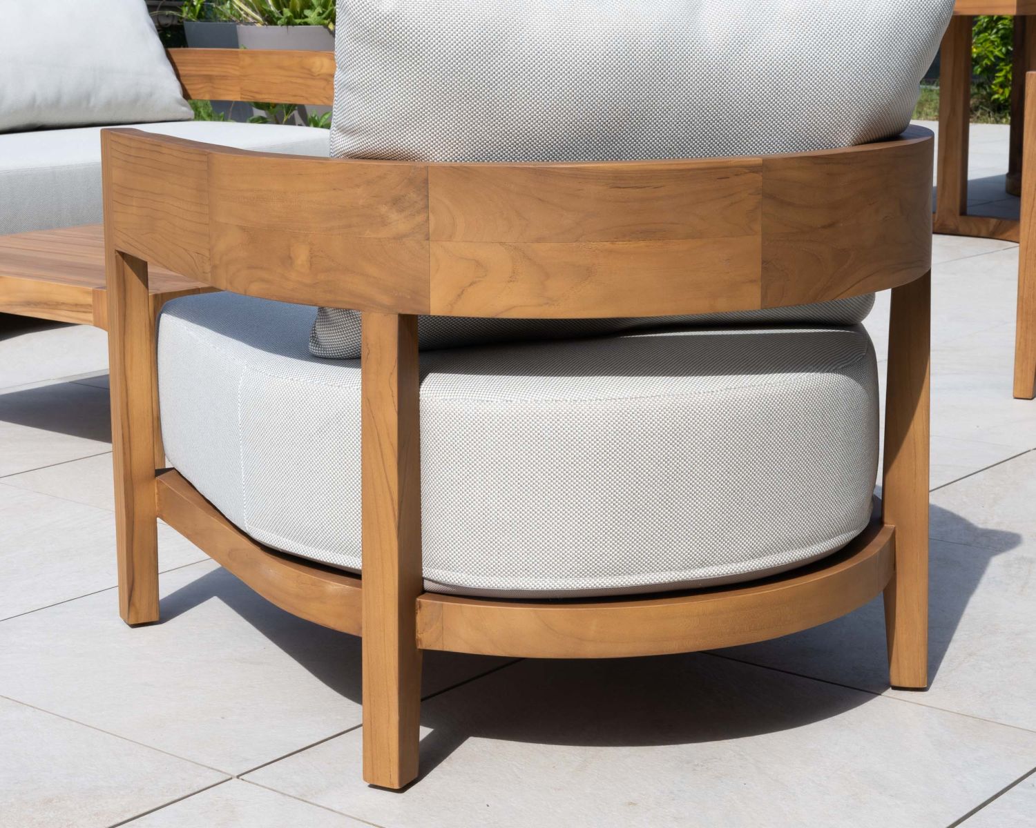 Salon de jardin teck naturel et tissu clair "Orchaise" ensemble canapé 3 places et fauteuils