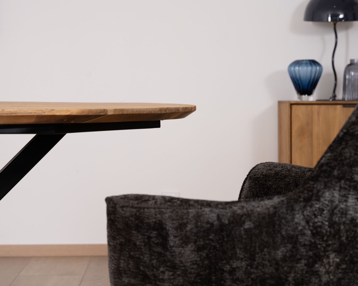 Table à manger ronde en teck recyclé et pieds mikado "Bahia" 130 cm