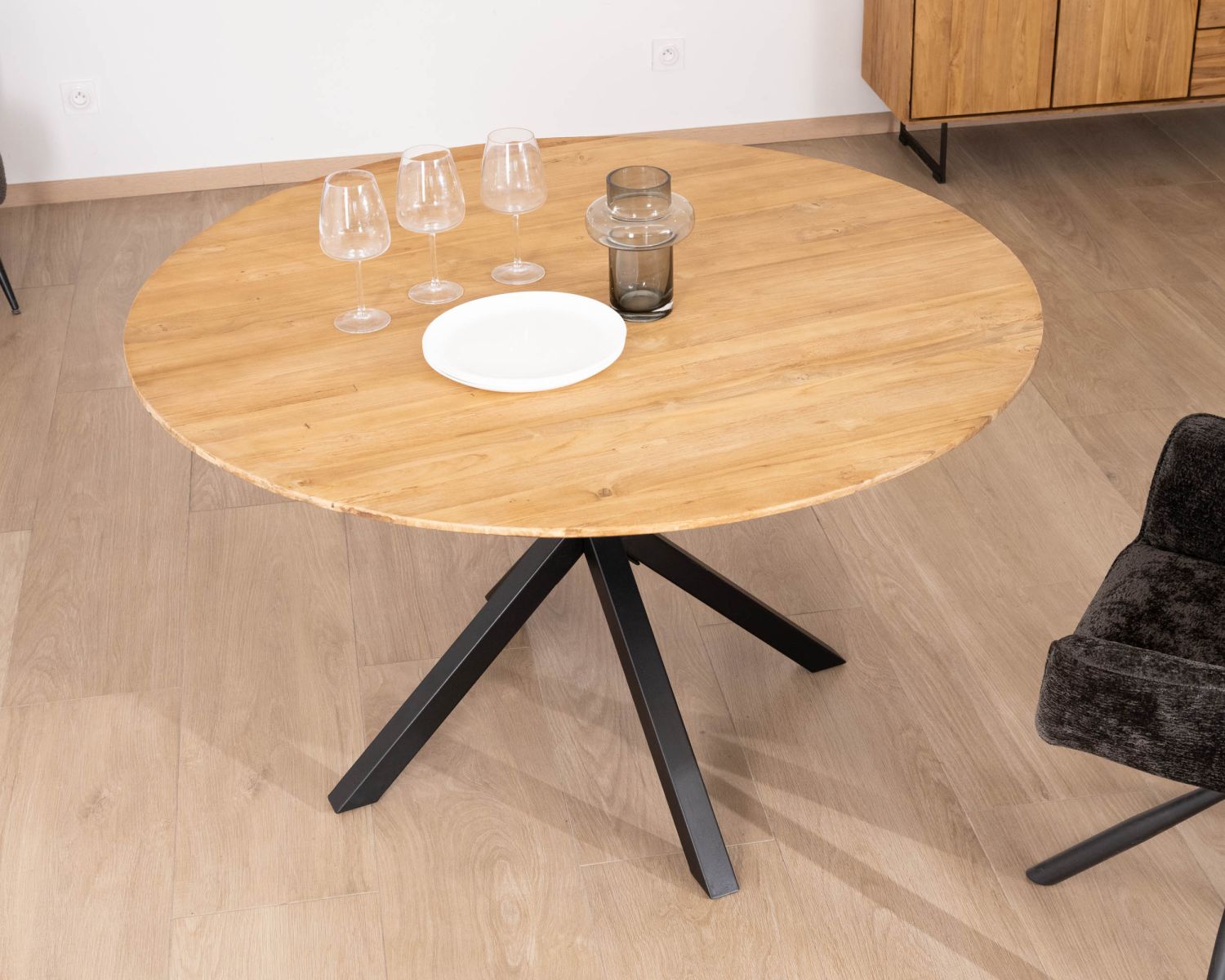 Table à manger ronde en teck recyclé et pieds mikado "Bahia" 130 cm
