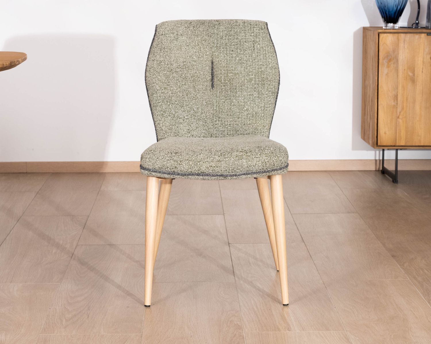 Chaise design chic et contemporain en tissu waterproof vert jade "Osmo" 