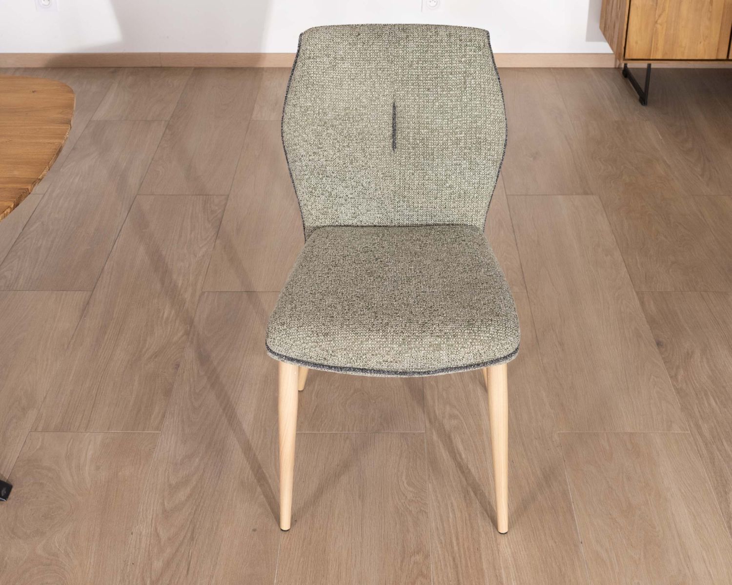 Chaise design chic et contemporain en tissu waterproof vert jade "Osmo" 