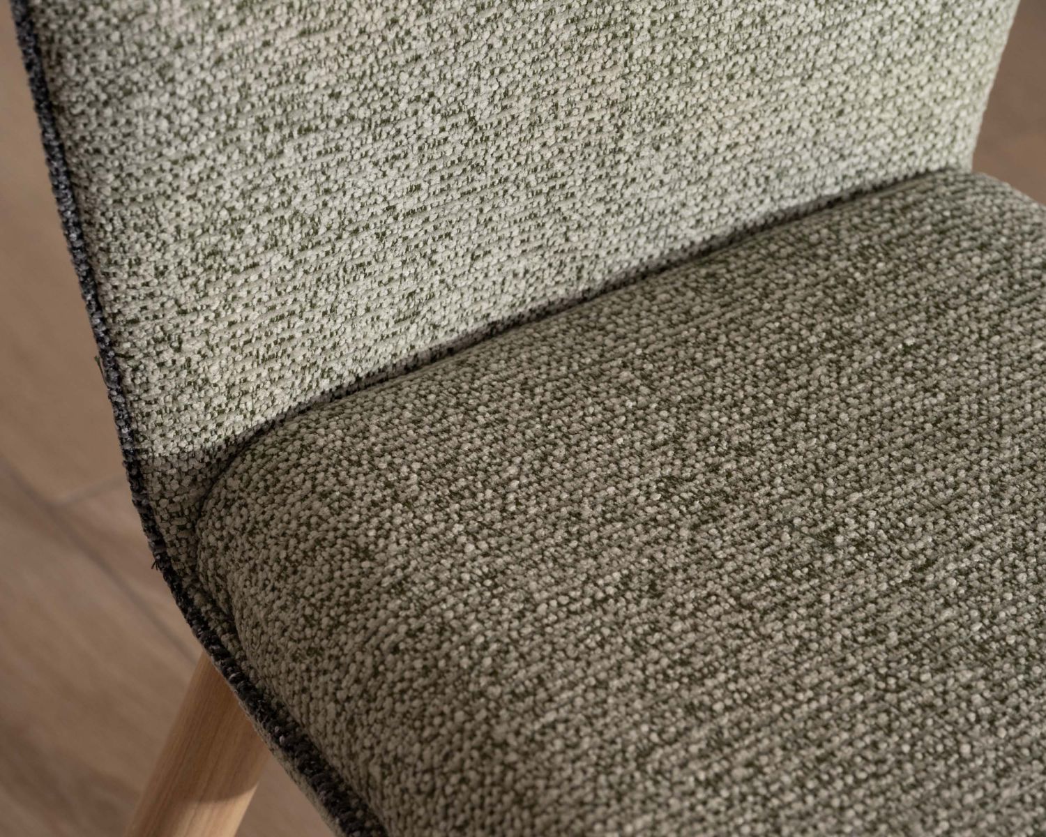 Chaise design chic et contemporain en tissu waterproof vert jade "Osmo" 