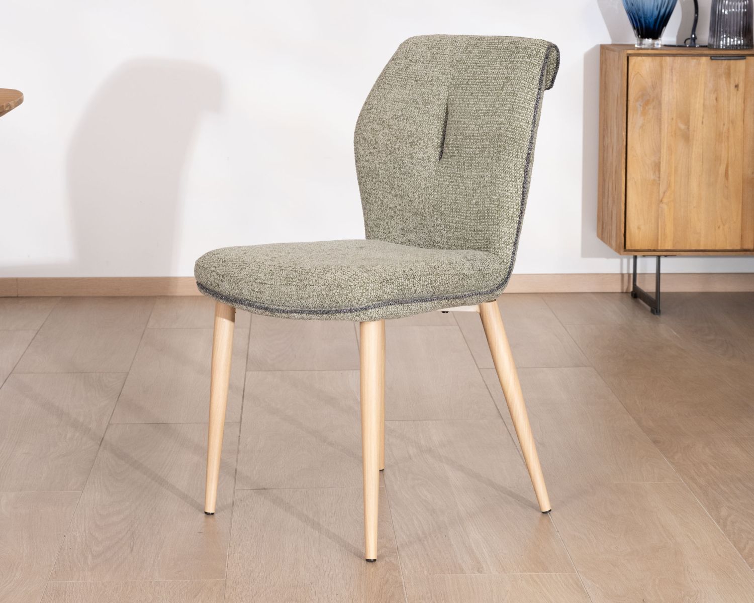 Chaise design chic et contemporain en tissu waterproof vert jade "Osmo" 