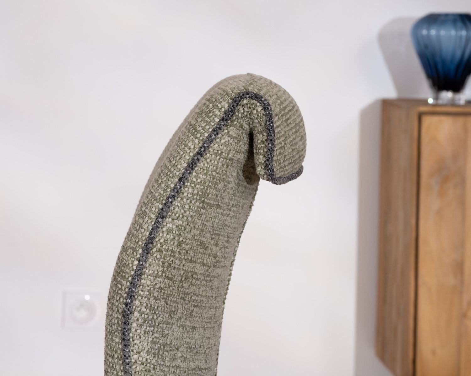 Chaise design chic et contemporain en tissu waterproof vert jade "Osmo" 