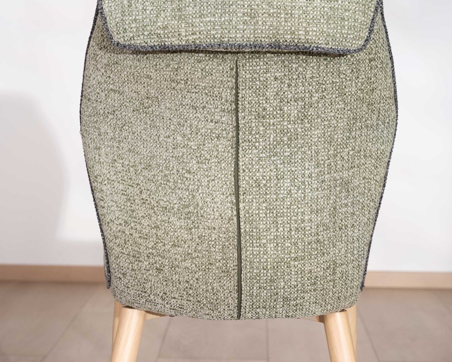 Chaise design chic et contemporain en tissu waterproof vert jade "Osmo" 