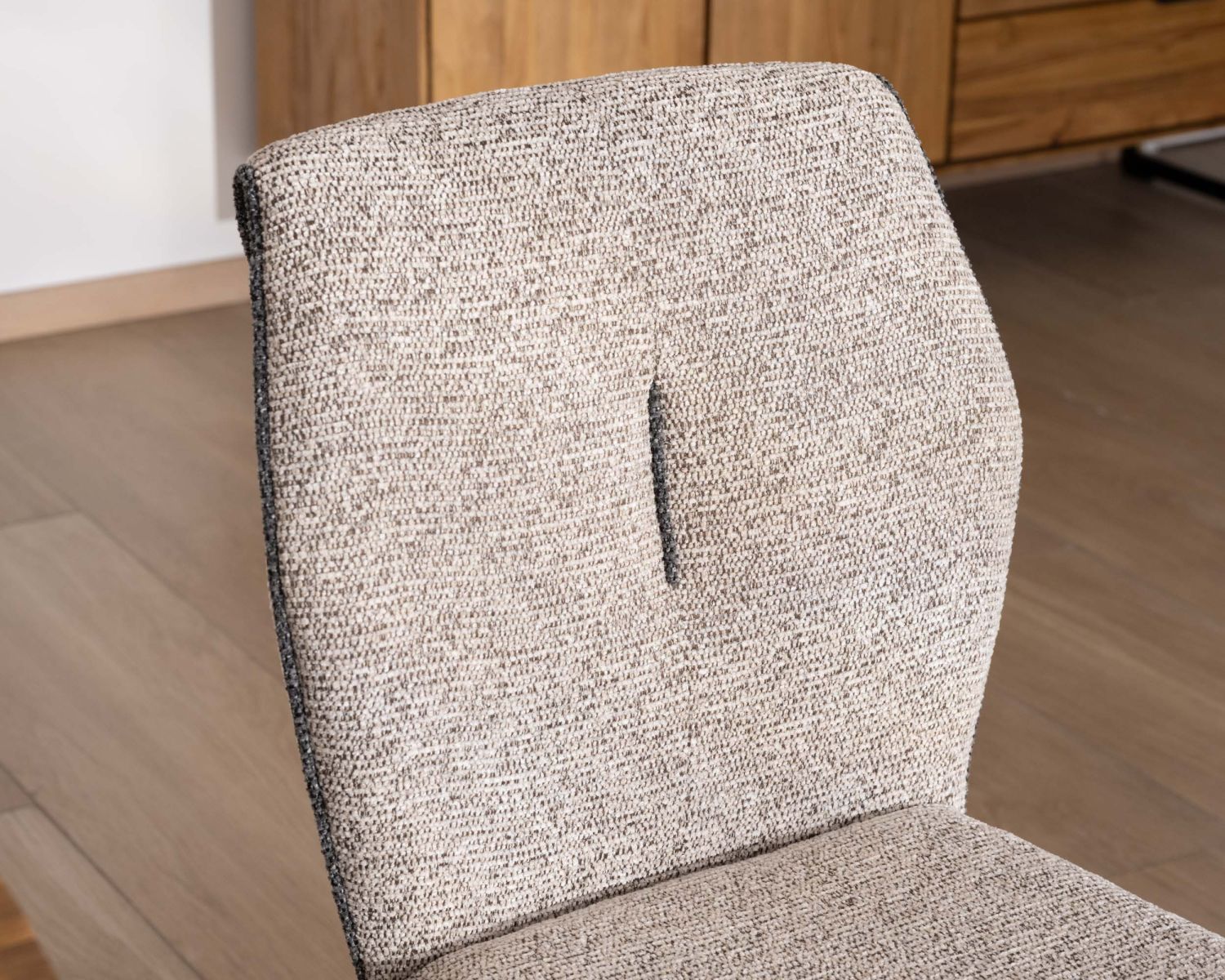 Chaise de repas chic et confortable "Osmo" tissu waterproof tramé beige