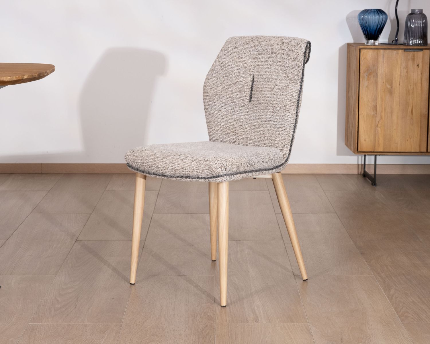 Chaise de repas chic et confortable "Osmo" tissu waterproof tramé beige