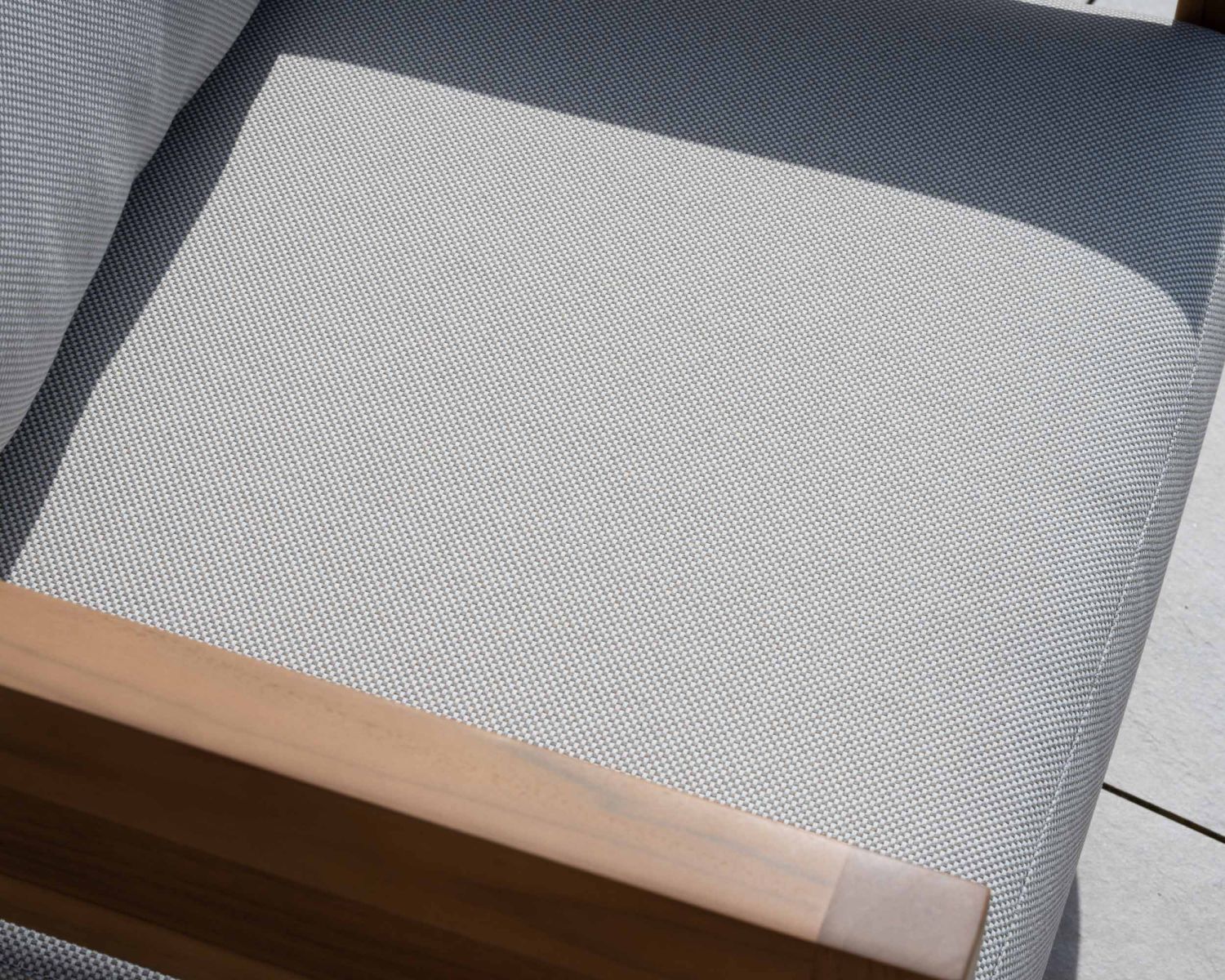 Salon de jardin teck naturel et tissu clair "Orchaise" ensemble canapé 3 places et fauteuils