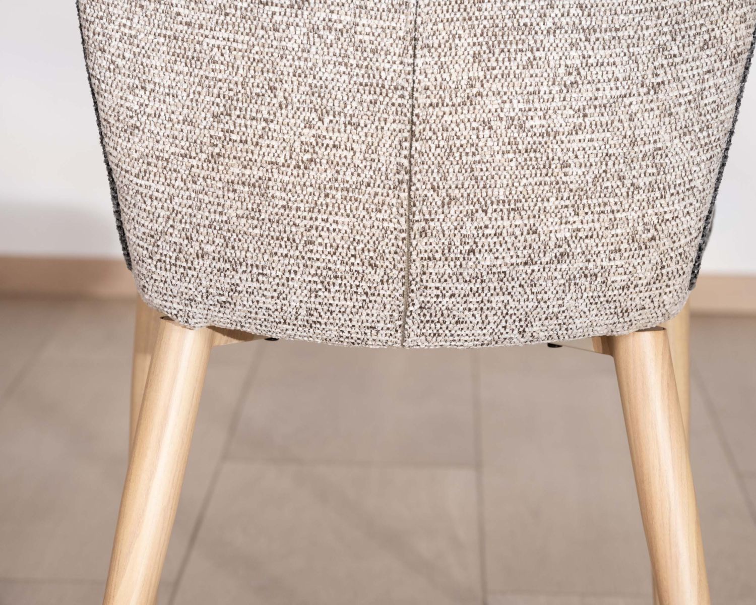 Chaise de repas chic et confortable "Osmo" tissu waterproof tramé beige