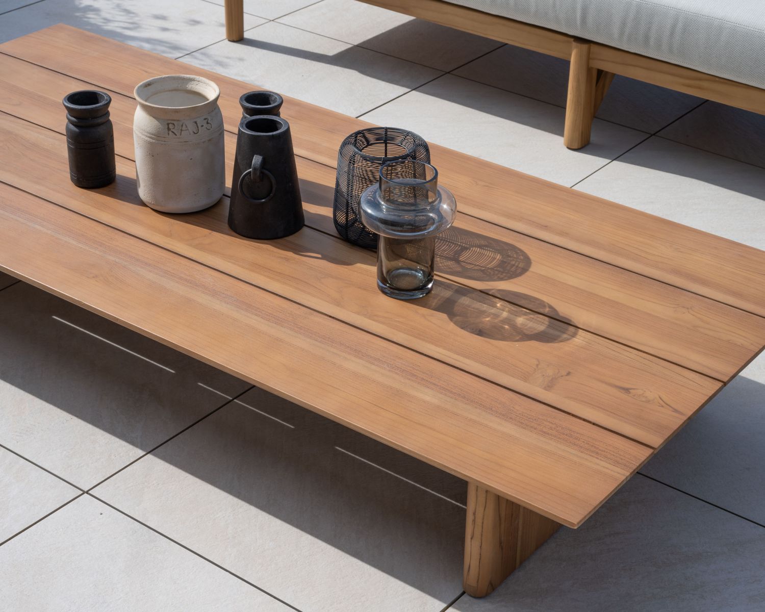 Table basse rectangulaire style épuré en teck finition naturelle "Orchaise"