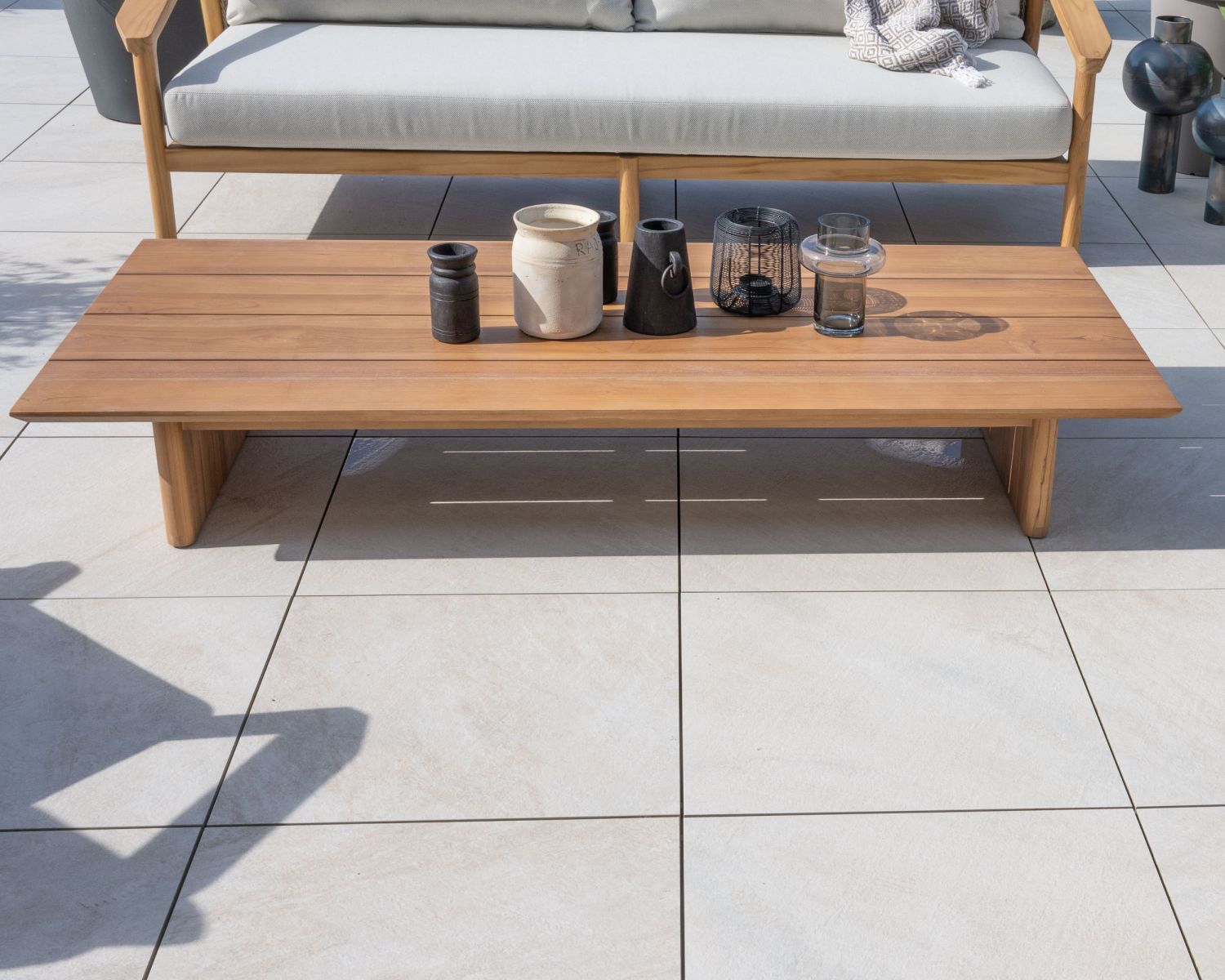 Table basse rectangulaire style épuré en teck finition naturelle "Orchaise"