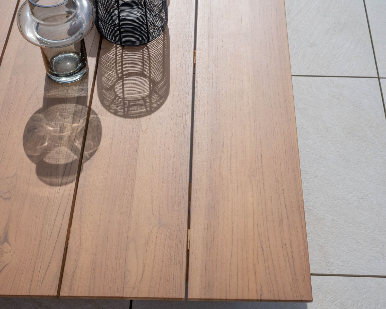 Table basse rectangulaire style épuré en teck finition naturelle "Orchaise"