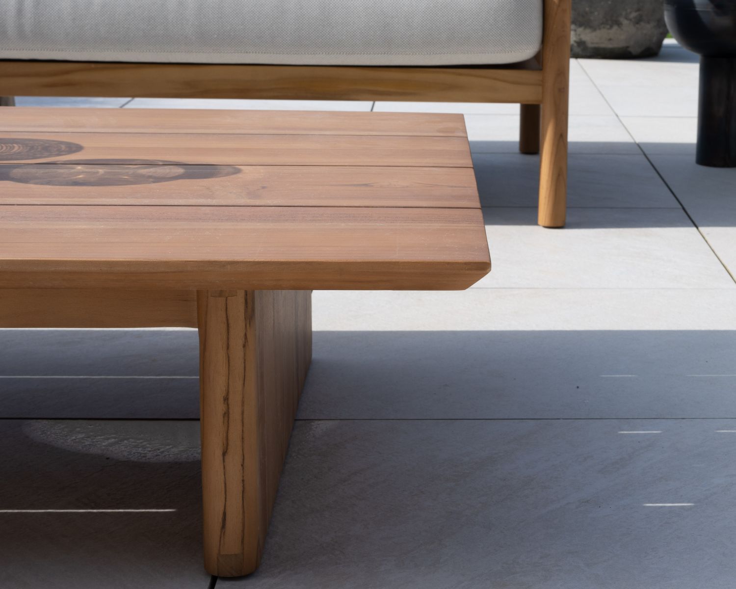 Table basse rectangulaire style épuré en teck finition naturelle "Orchaise"