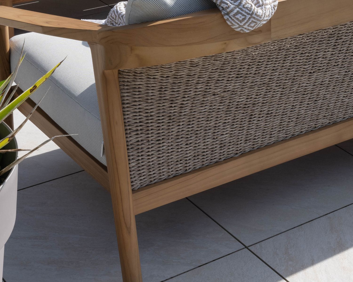 Ensemble de jardin canapé 3 places et fauteuils en teck naturel "Venise"