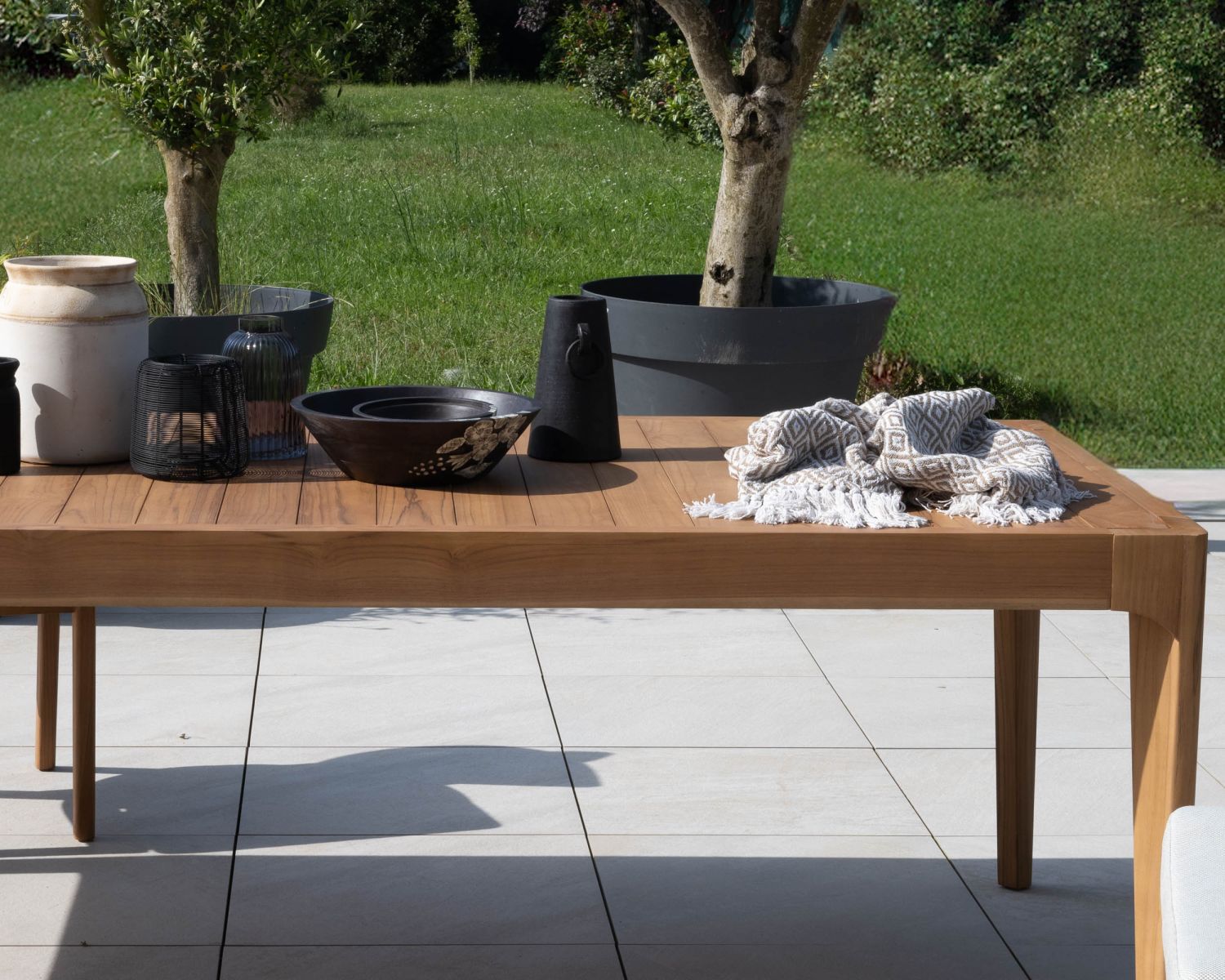 Table de jardin rectangulaire 240cm en teck naturel "Venise"