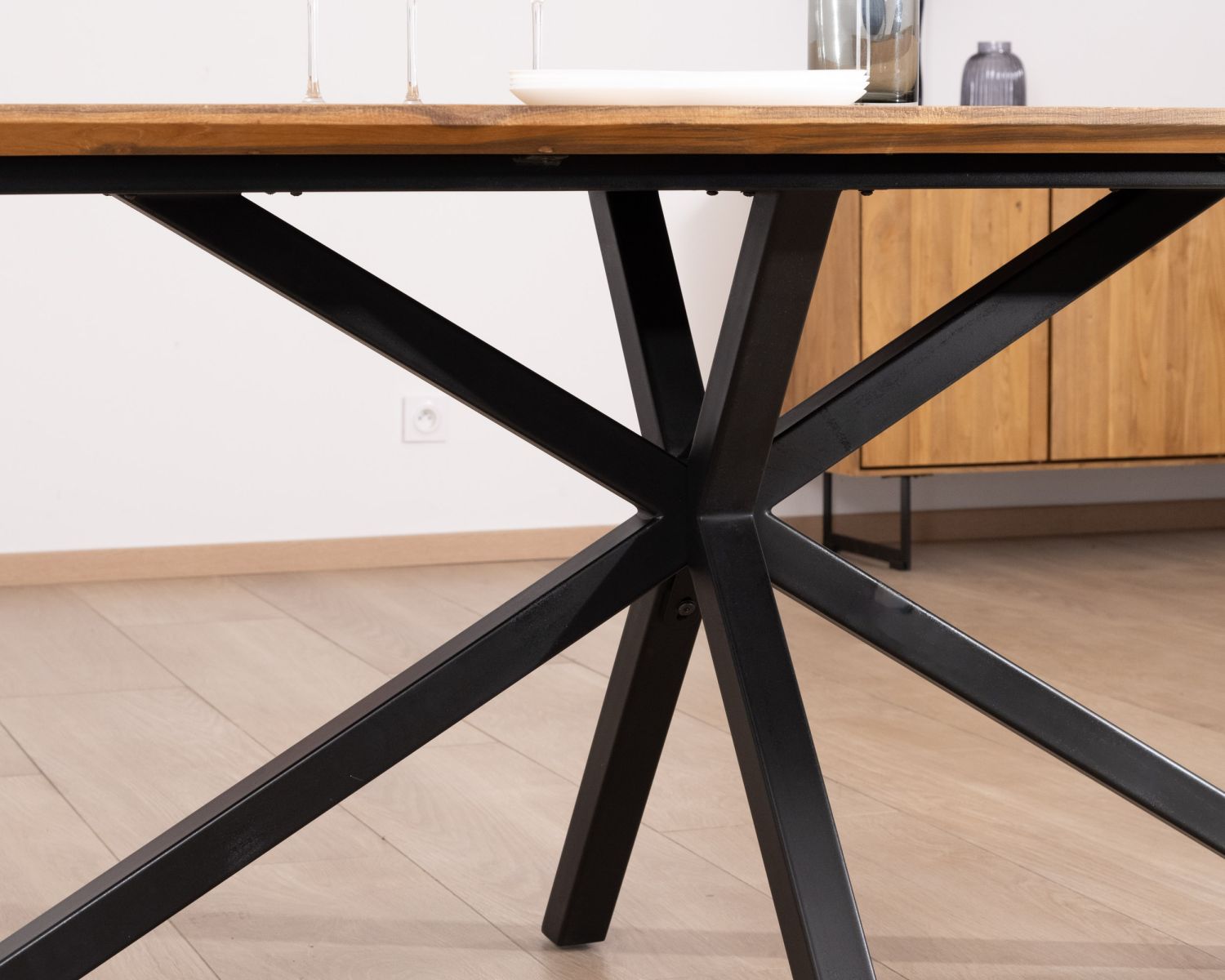 Table de repas 2 m en teck naturel "Bahia" pieds mikado métal