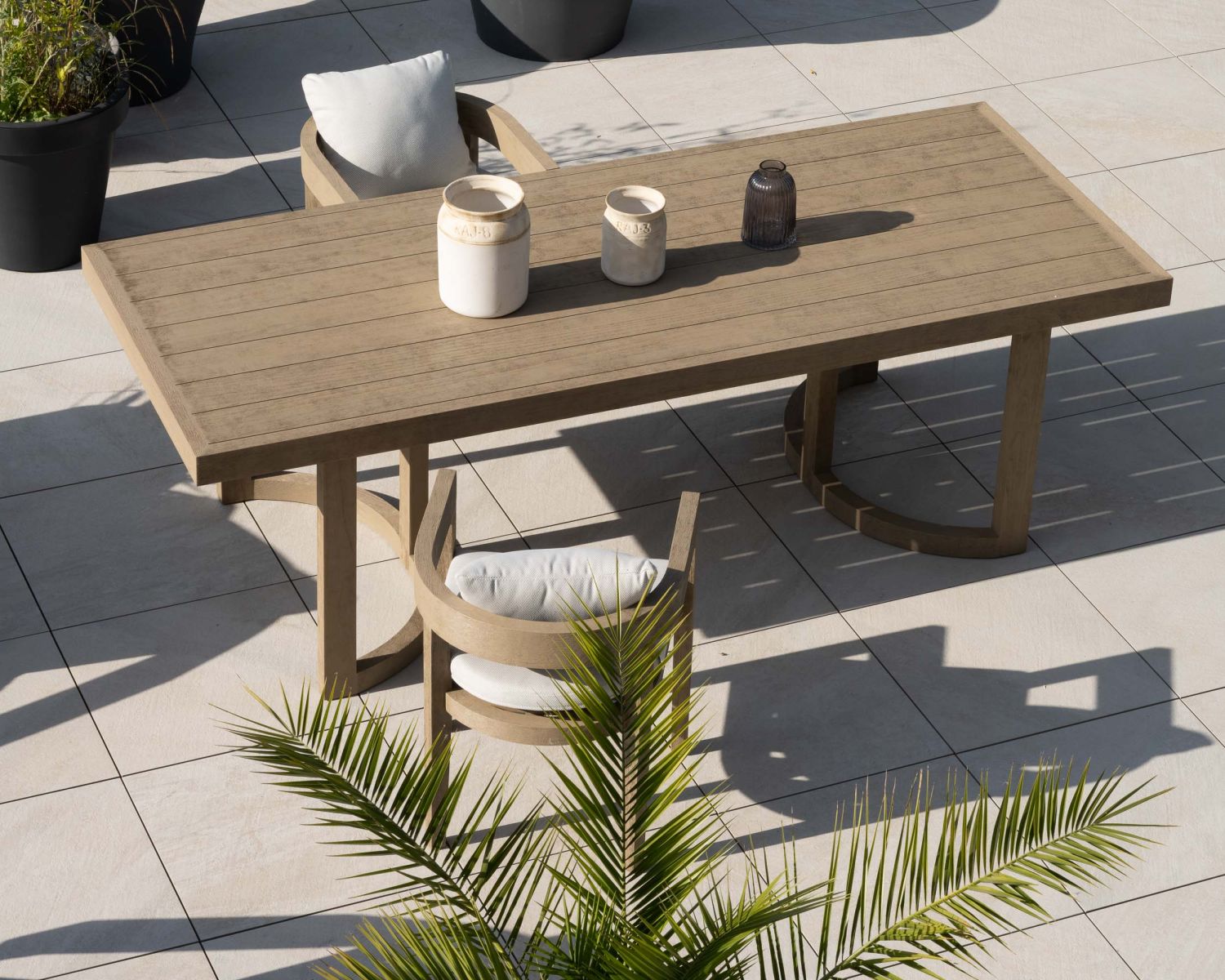 Chaise de repas extérieure haut de gamme en teck "Blois" finition grisée