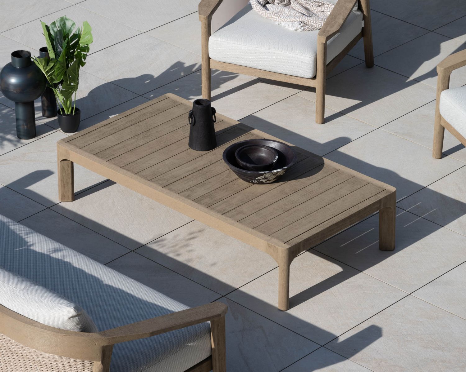 Table basse spécial extérieur design épuré en teck finition naturelle sablée "Vérone"