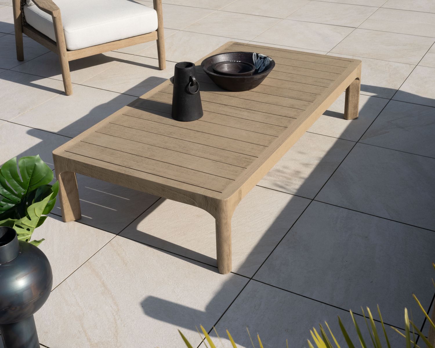 Table basse spécial extérieur design épuré en teck finition naturelle sablée "Vérone"