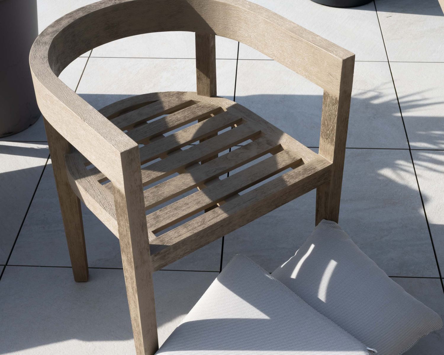 Chaise de repas extérieure haut de gamme en teck "Blois" finition grisée