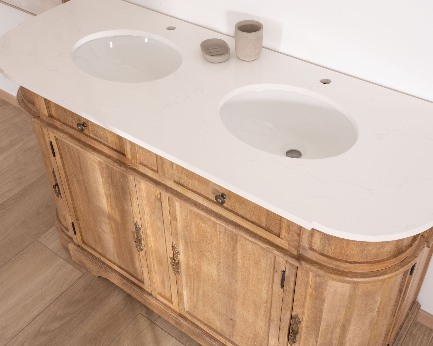 Meuble de salle de bain deux vasques bois et quartz 150cm "Églantine"