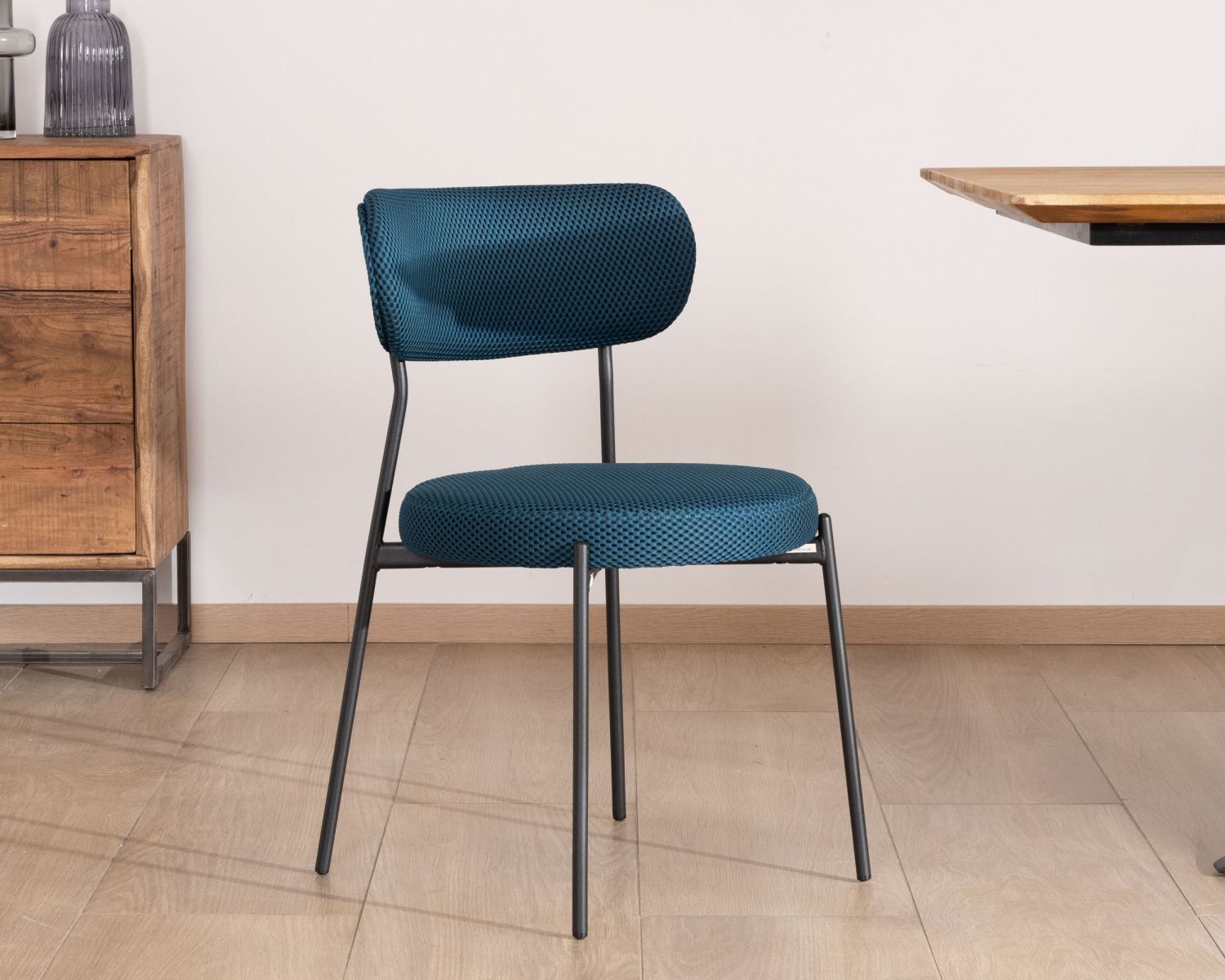 Lot de 2 chaises de repas design minimaliste en tissu bleu et pieds métal "Lato"
