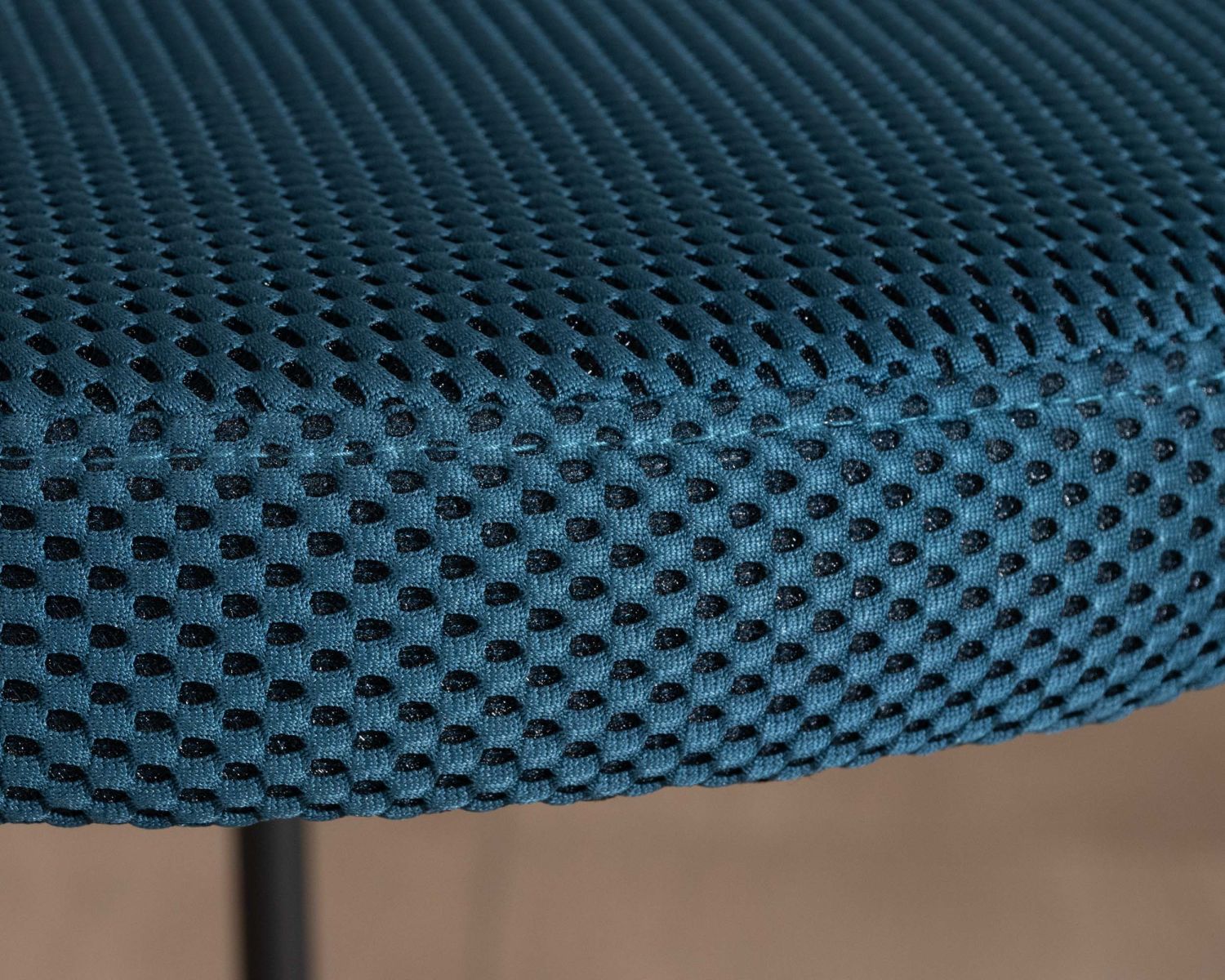 Lot de 2 chaises de repas design minimaliste en tissu bleu et pieds métal "Lato"