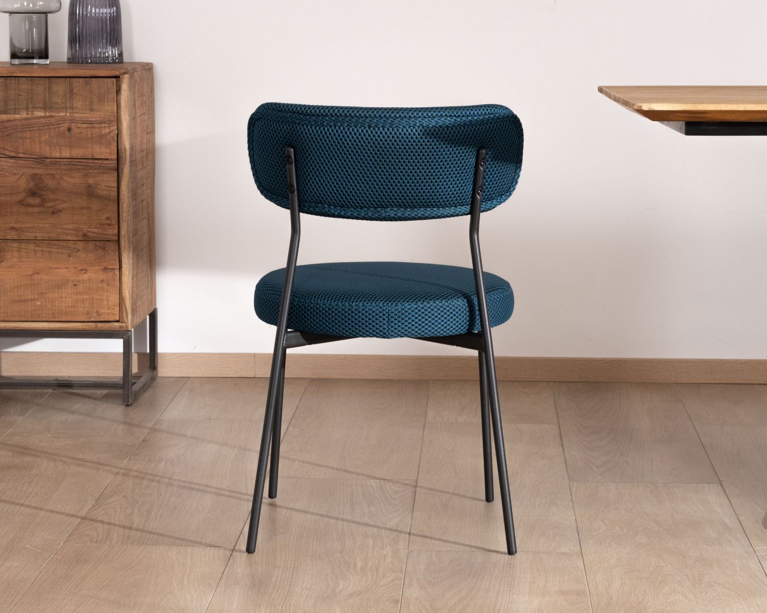 Lot de 2 chaises de repas design minimaliste en tissu bleu et pieds métal "Lato"