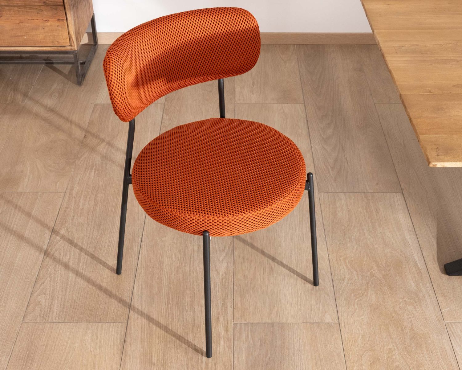 Lot de 2 chaises de repas en tissu terracotta et pieds métal style rétro "Lato" 