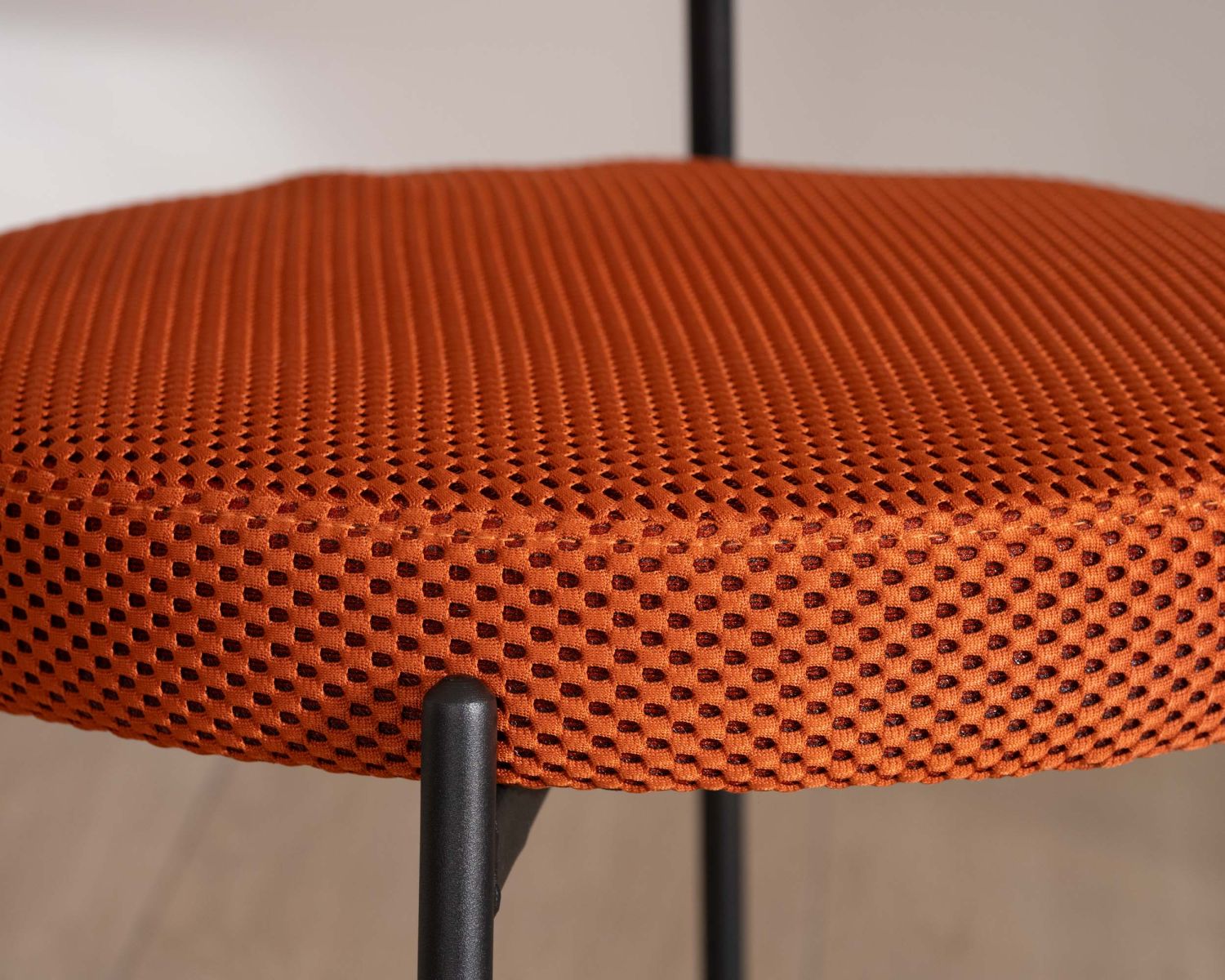 Lot de 2 chaises de repas en tissu terracotta et pieds métal style rétro "Lato" 