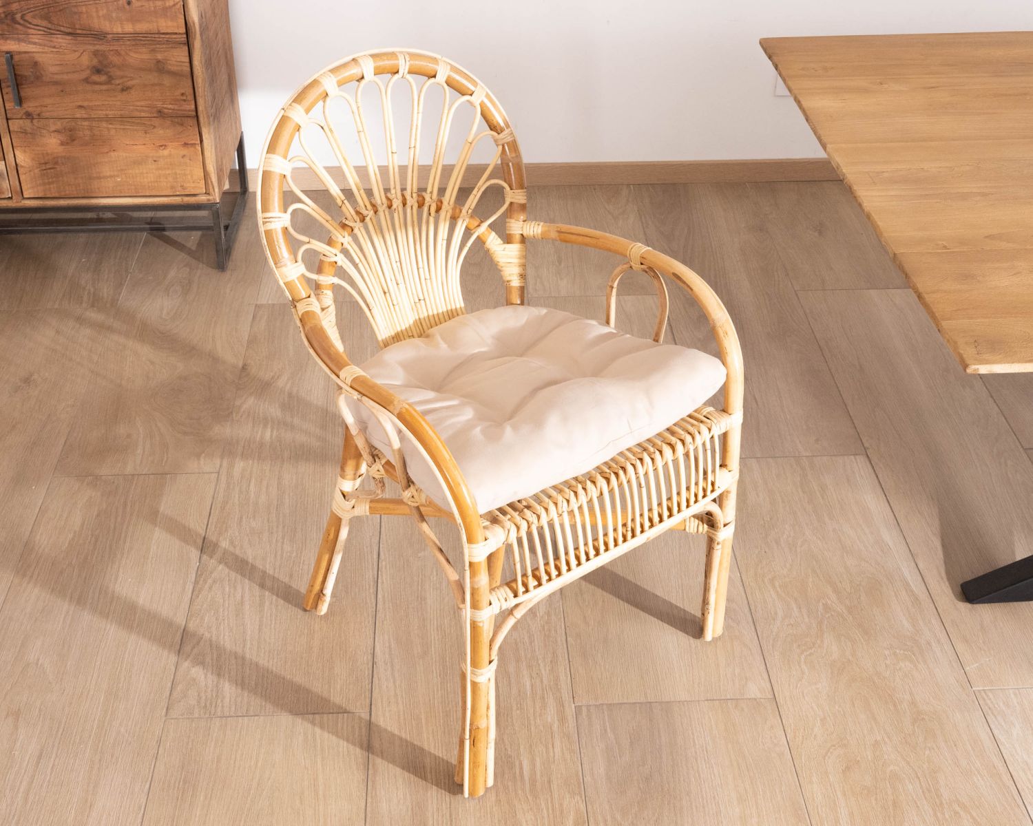 Elégant fauteuil de jardin en rotin avec assise rembourrée "Noho"