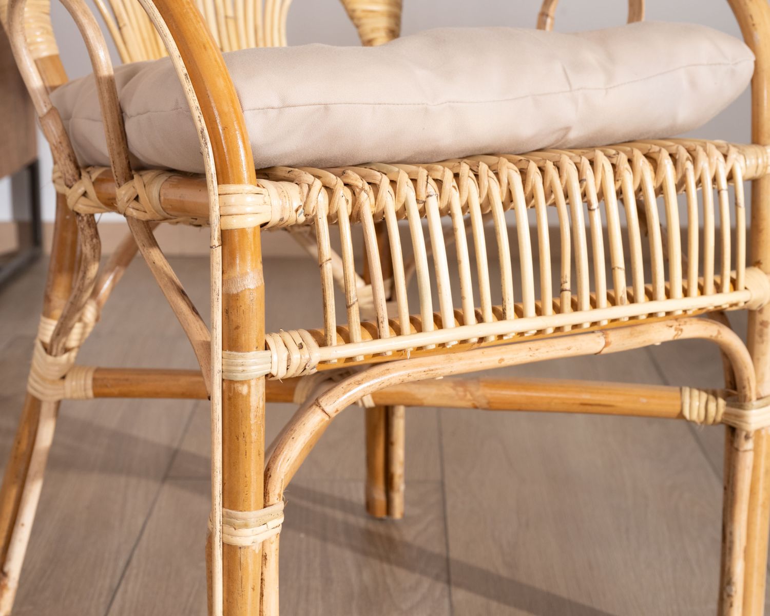 Elégant fauteuil de jardin en rotin avec assise rembourrée "Noho"