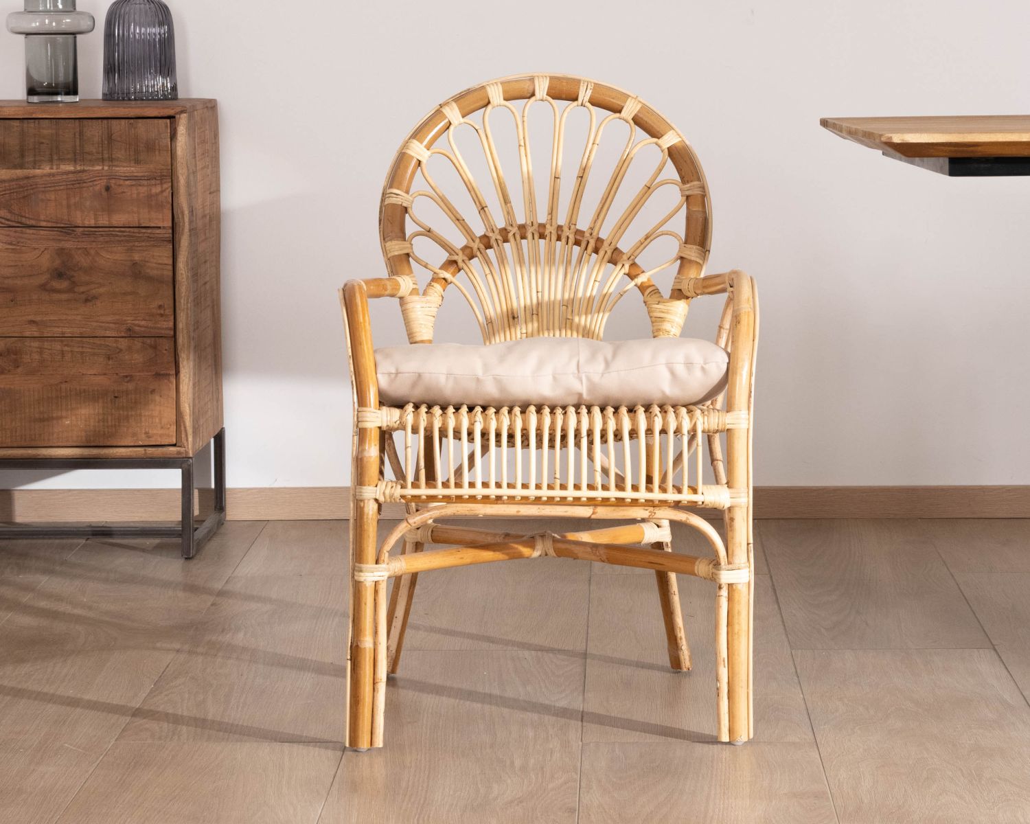 Elégant fauteuil de jardin en rotin avec assise rembourrée "Noho"