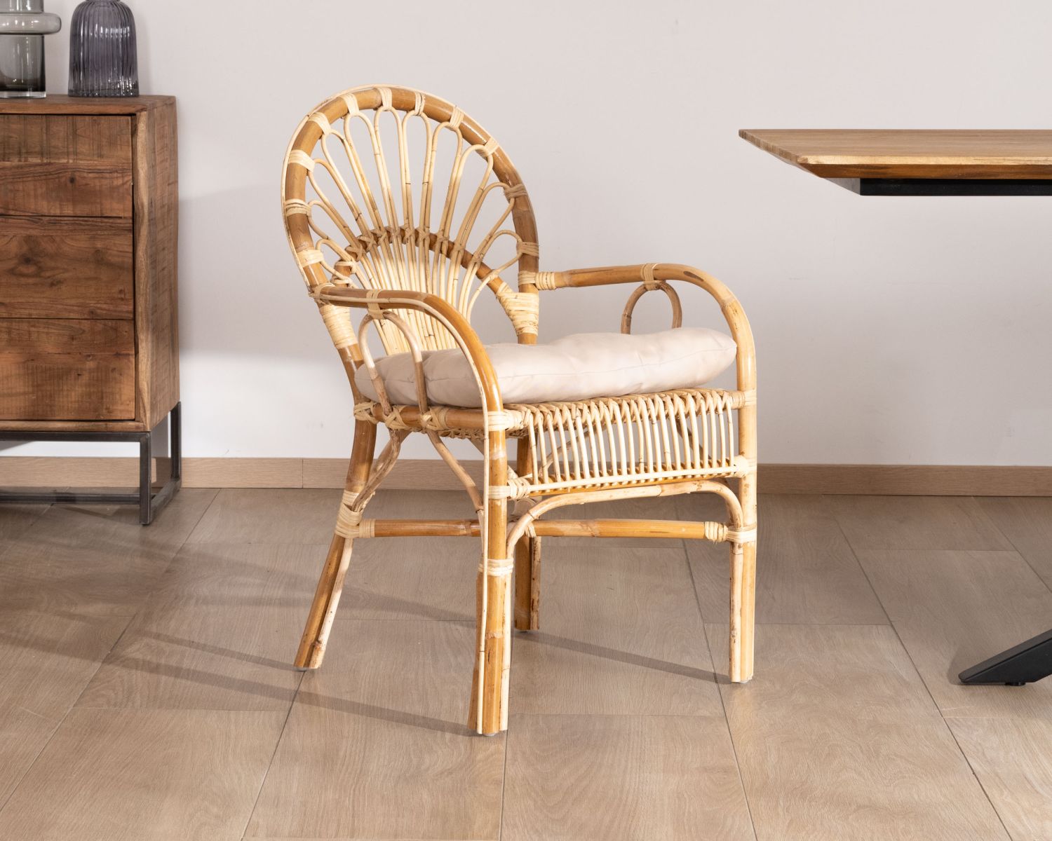 Elégant fauteuil de jardin en rotin avec assise rembourrée "Noho"