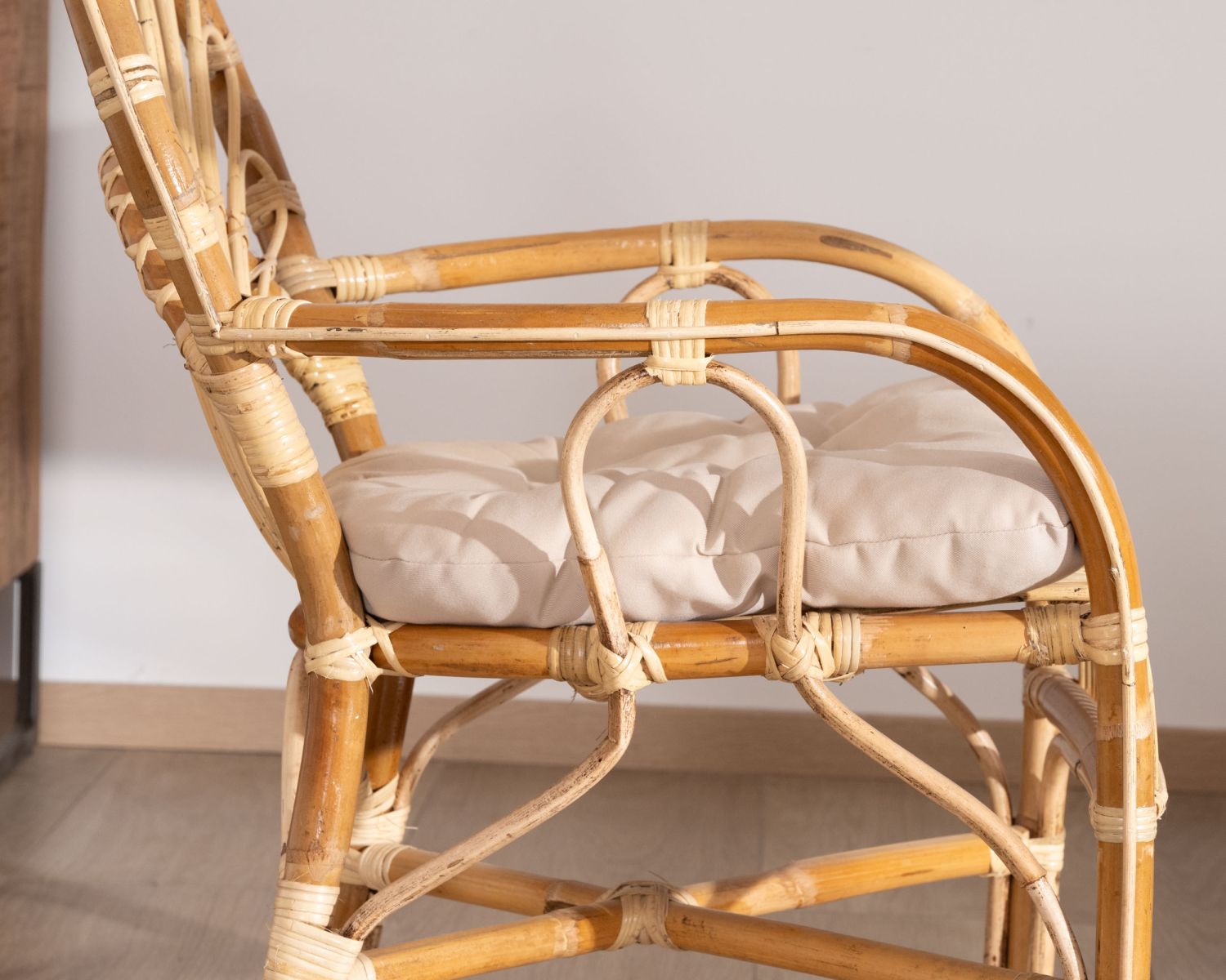 Elégant fauteuil de jardin en rotin avec assise rembourrée "Noho"