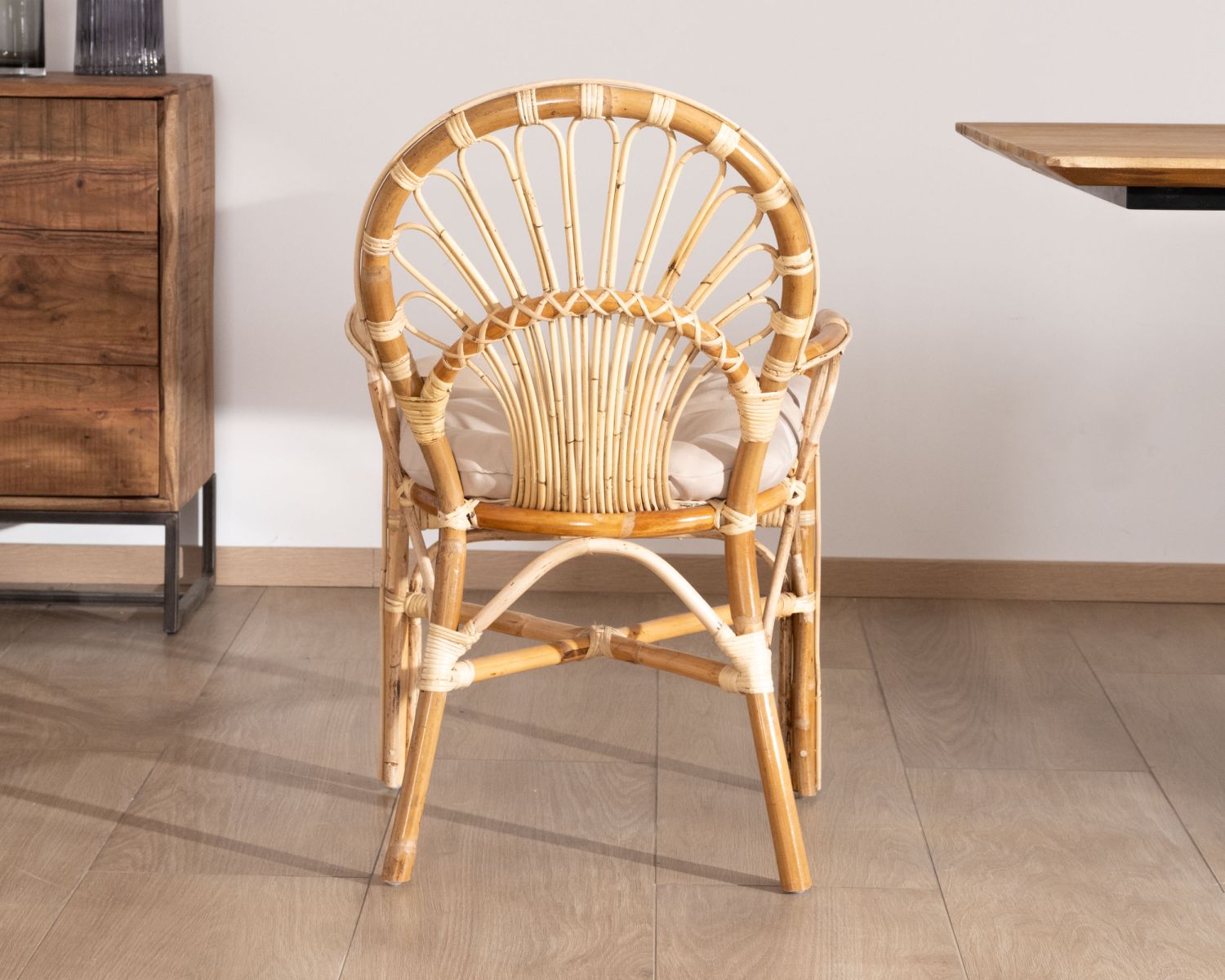 Elégant fauteuil de jardin en rotin avec assise rembourrée "Noho"