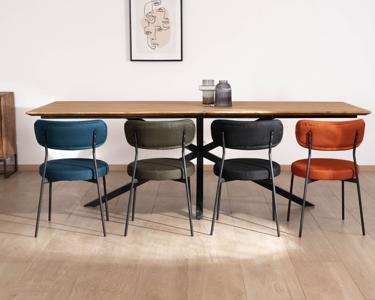 Lot de 2 chaises de repas en tissu vert olive et pieds métal design minimaliste "Lato" 