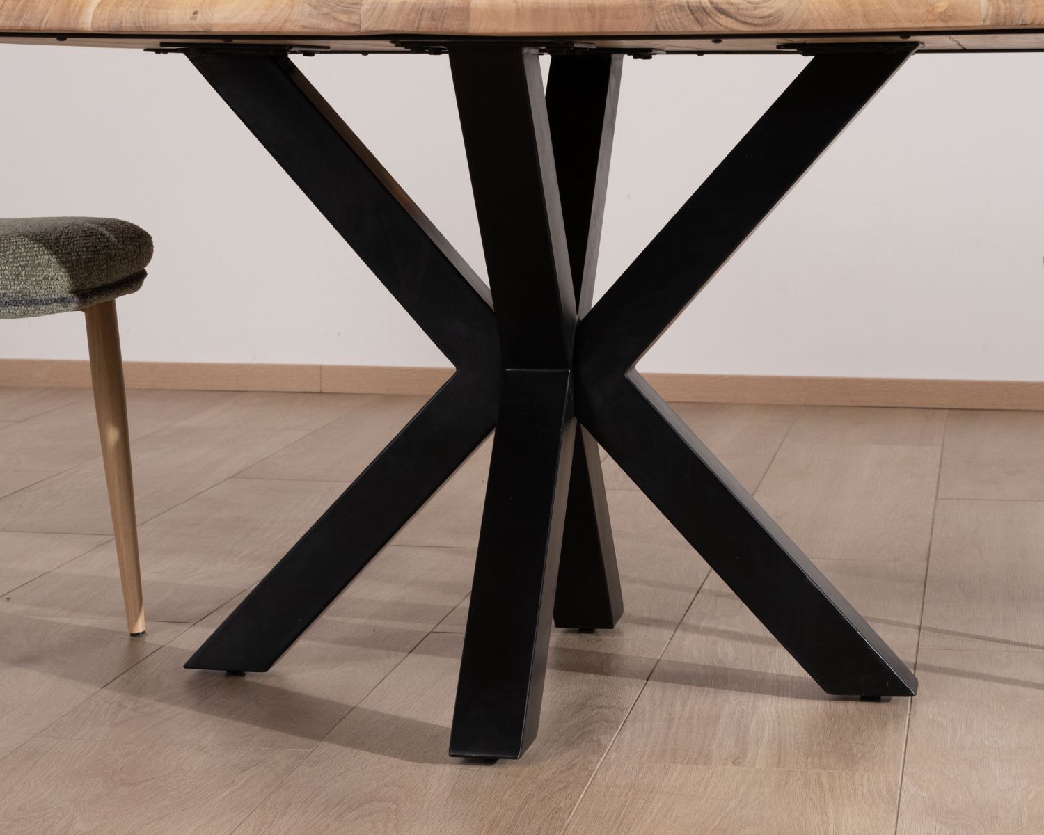 Table de repas en acacia et pieds mikado "3D" plateau forme carrée 150 cm