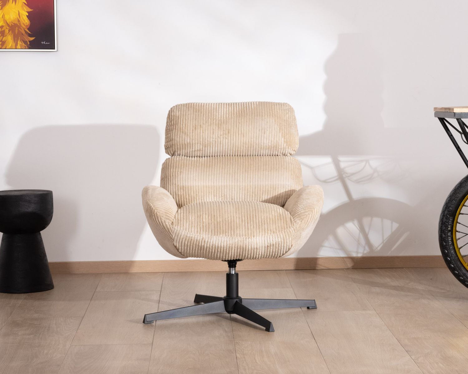 Fauteuil confort et pivotant en velours camel beige "Bissett"