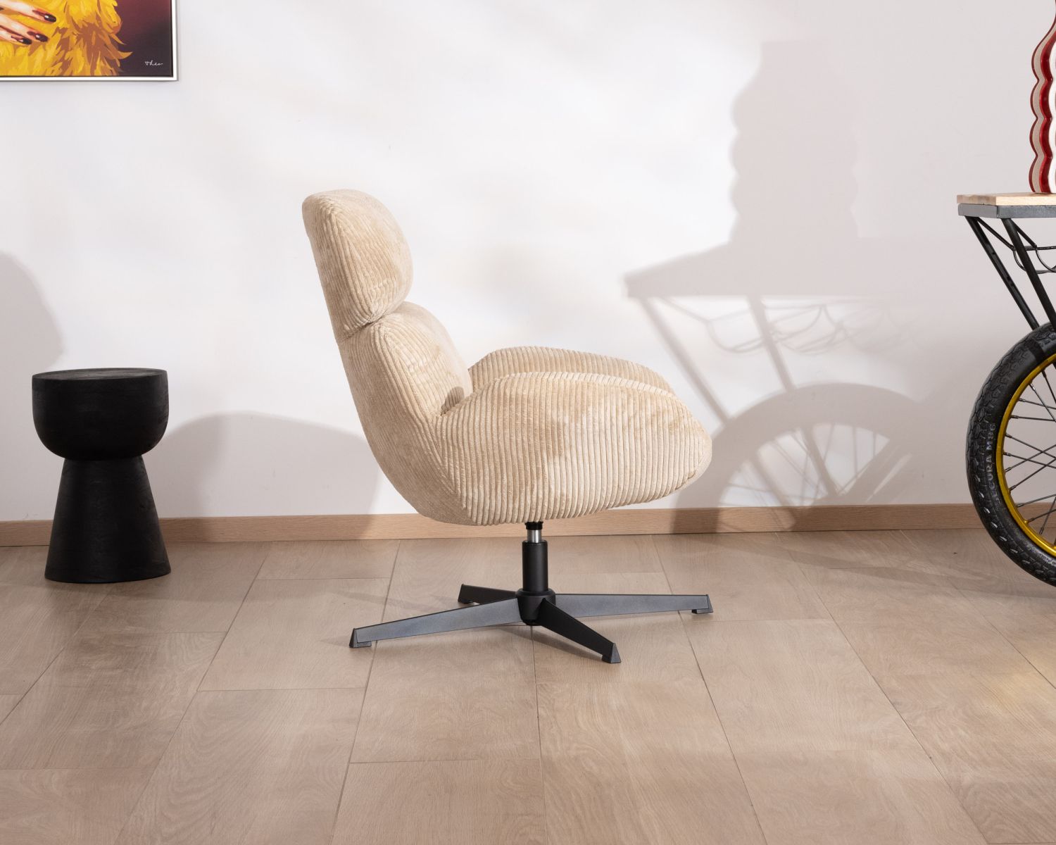 Fauteuil confort et pivotant en velours camel beige "Bissett"